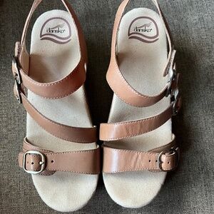Dansko Sacha Sandals Size 37 Tan